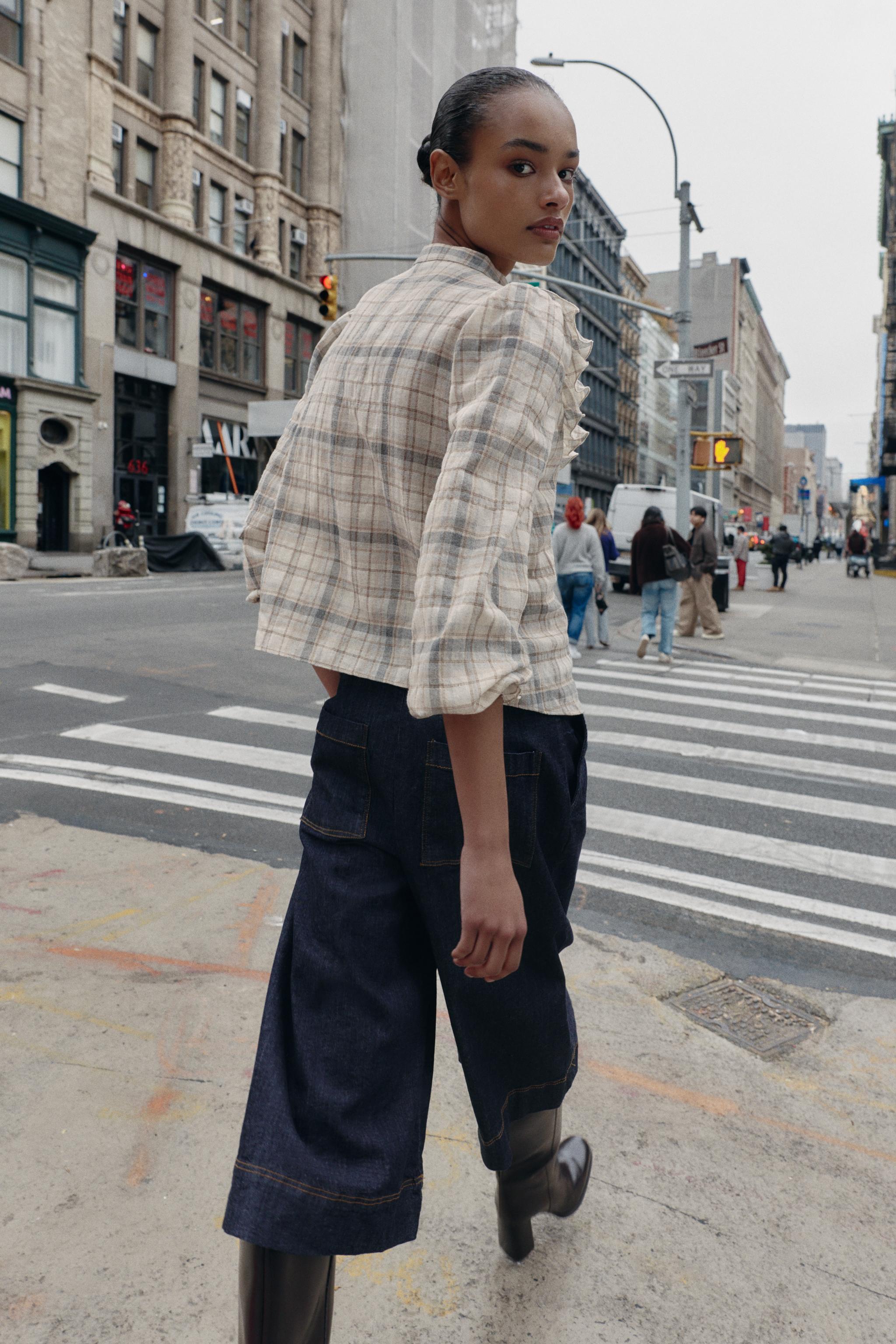 CHEMISE À CARREAUX ET VOLANTS